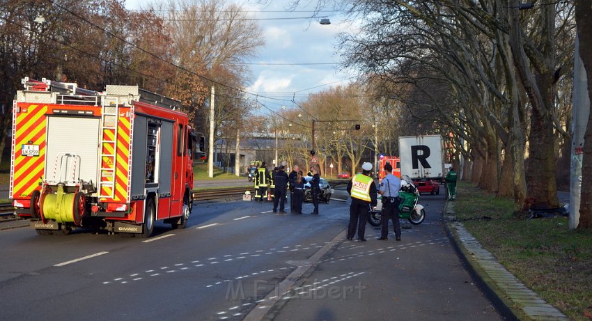 VU PKW Baum Koeln Muelheim Pfaelzischer Ring P037.JPG